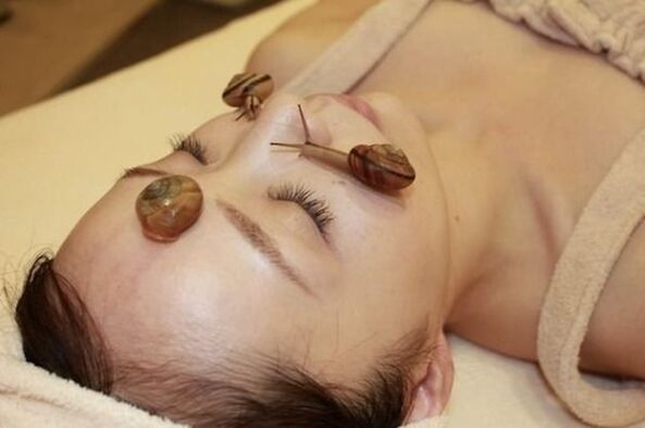 Utiliser des escargots pour rajeunir la peau du visage.
